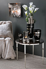 Vasen, Tische, Geschirr, Gläsen etc.